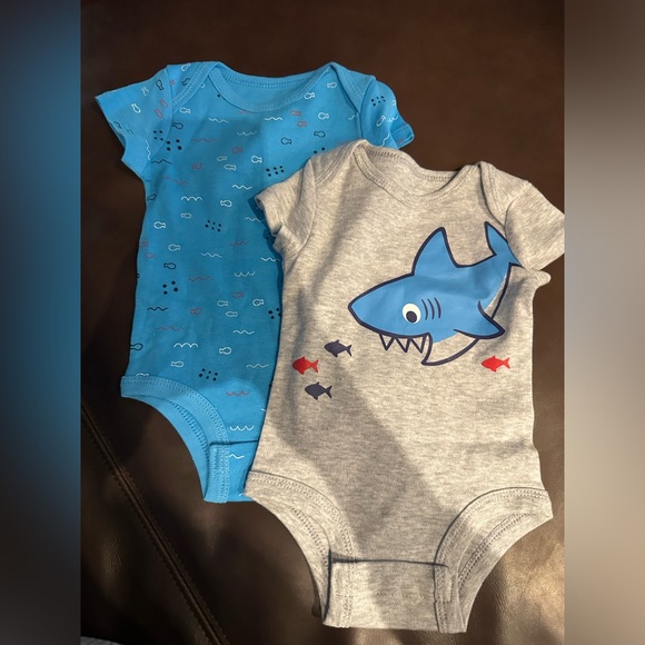 Newborn to 3 month baby boy outfits and onesies - Picture 11 of 14